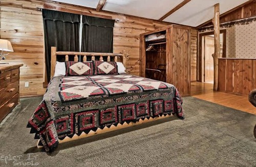 Sylvan Shores Cabin | Log Cabin Near Beaver Lake Wifi Pool Fireplace
