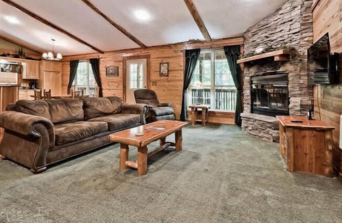 Sylvan Shores Cabin | Log Cabin Near Beaver Lake Wifi Pool Fireplace