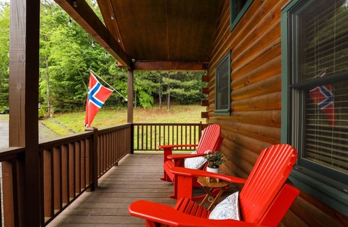 Murphy Cabin | Log cabin near Blue Ridge & Murphy, fast wifi 👨‍👩‍👧‍👦 friendly 🛏️ 6 -🐶 & hot tub!
