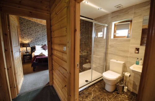 Bishopton House | Log Cabin near Glasgow