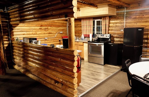Ashford Cabin | Log Cabin Near Mount Rainier, Sleeps 8, Fireplace and Fire Pit