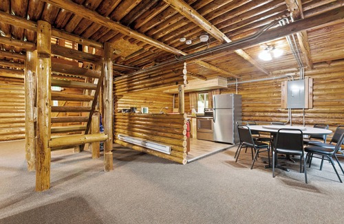 Ashford Cabin | Log Cabin Near Mount Rainier, Sleeps 8, Fireplace and Fire Pit
