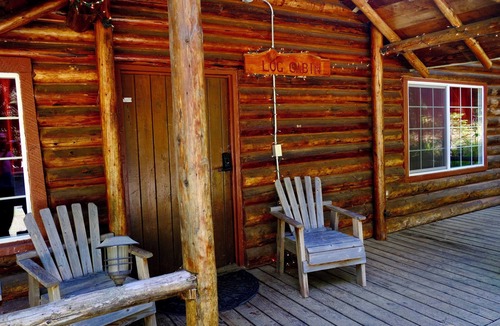 Ashford Cabin | Log Cabin Near Mount Rainier, Sleeps 8, Fireplace and Fire Pit