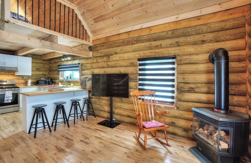 Mont-Tremblant Cabin | Log Cabin near Tremblant (5 min). Hot tub, lake access, safe roaming. Sleeps up 4