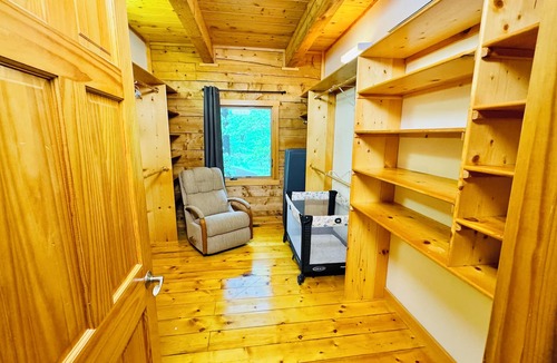 Golden Cabin | Log Cabin Oasis With Air Conditioned Treehouse on 20 Acres - Sleeps 32+