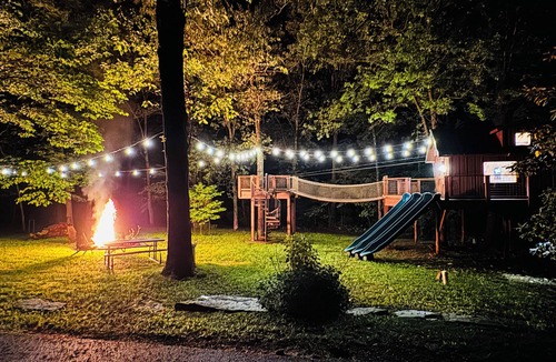 Golden Cabin | Log Cabin Oasis With Air Conditioned Treehouse on 20 Acres - Sleeps 32+