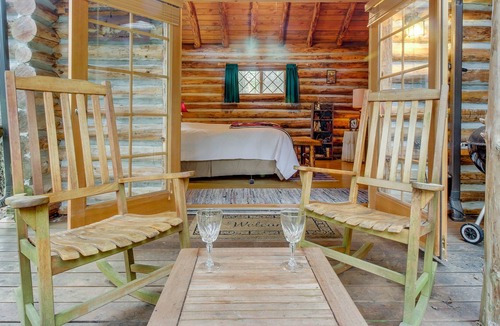 Greenbank Cabin | Log Cabin on 25 Acres with Rustic Charm & Modern Comfort