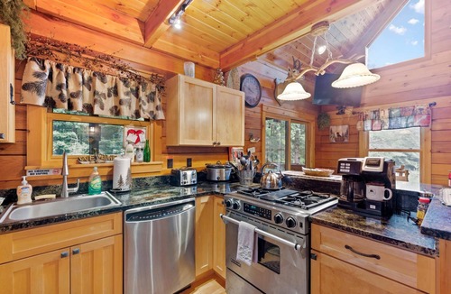 Chestertown House | Log Cabin on 30 acres on Kelm Pond