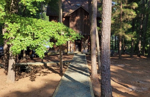 Milam House | Log Cabin on Lake Front Property! New Spa! New Grill! We have internet!