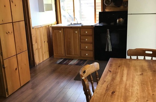 Madawaska Valley Cabin | Log Cabin on the Lake Close to Algonquin Park