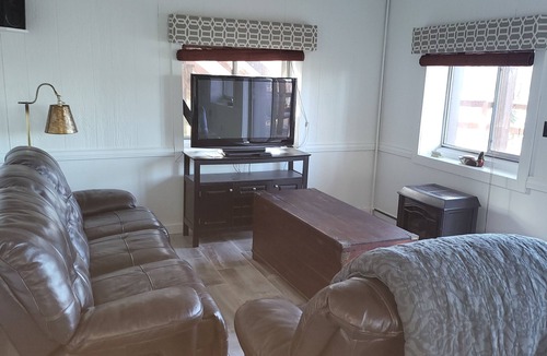 Scottsville Cabin | Log Cabin on the Lake
