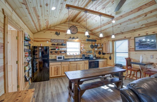 Llano Cabin | Log cabin on the river