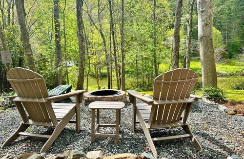 Todd Cabin | Log Cabin on the River w/Hot Tub
