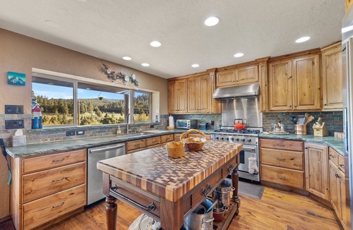 Mammoth Creek Cabin | Log cabin overlooking a creek!