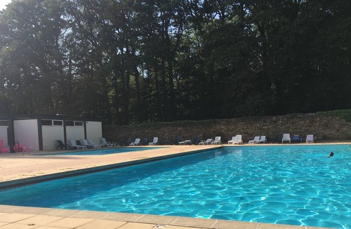 Plesse Ski Chalet | Log cabin (rough logs) among the trees and spa