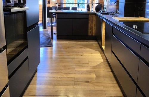 Allos Ski Chalet | Log cabin sleeps 12 (10 adults, 3/4 children)