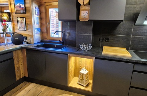 Allos Ski Chalet | Log cabin sleeps 12 (10 adults, 3/4 children)