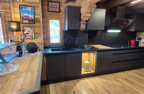 Allos Ski Chalet | Log cabin sleeps 12 (10 adults, 3/4 children)