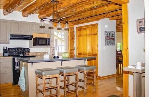 Hamilton House | Log Cabin · Sleeps 8 · 5 min Colgate Univ, Lake Moraine Home #6 Near Colgate University