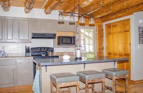 Hamilton House | Log Cabin · Sleeps 8 · 5 min Colgate Univ, Lake Moraine Home #6 Near Colgate University