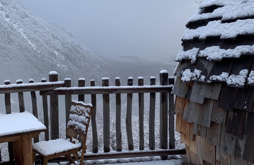 Belvedere Cabin | Log Cabin-Vanity unit-Mountain view-Perché dans les Arbres