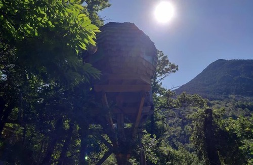 Belvedere Cabin | Log Cabin-Vanity unit-Mountain view-Perché dans les Arbres