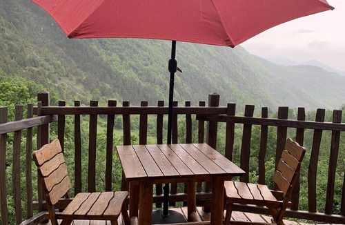 Belvedere Cabin | Log Cabin-Vanity unit-Mountain view-Perché dans les Arbres