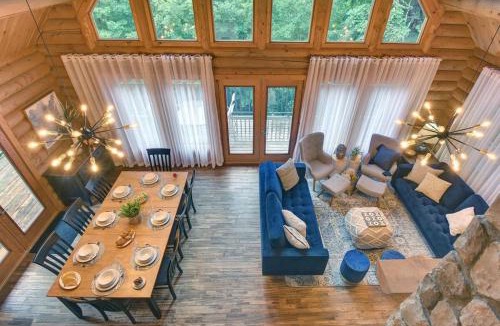 Labelle Ski Chalet | LOG CABIN w HOT TUB, BEACH access, near of TREMBLANT