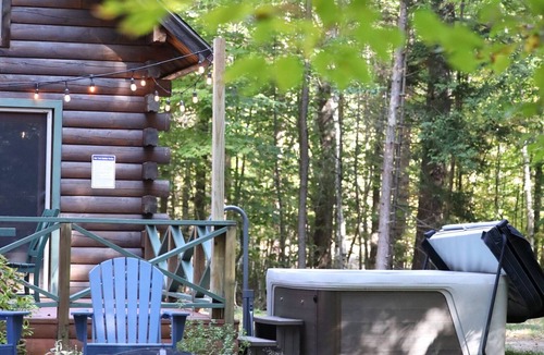 Wilmington Cabin | Log Cabin w/Hot Tub - close to Whiteface