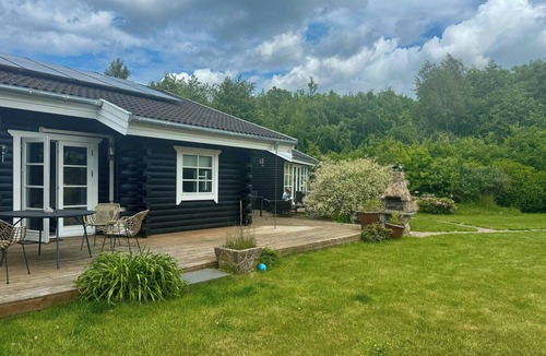 Hojby House | Log cabin with activity room near Gudmindrup