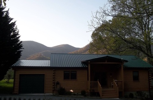 Maggie Valley Cabin | Log cabin with Country feel and awesome views