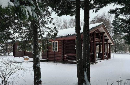 Hoensinge House | Log cabin with cozy interior near the water