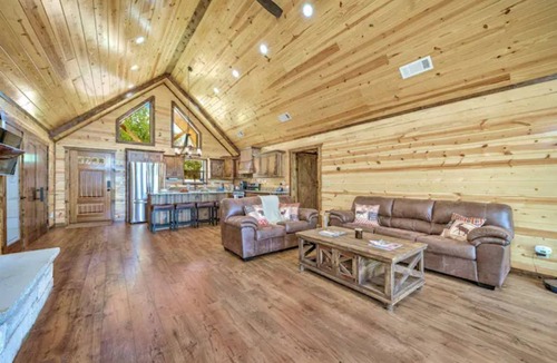 Tuskahoma Cabin | Log Cabin with Million Dollar View! “The Time Out” Secluded property
