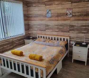 Haxey Other | Log cabin with secure garden