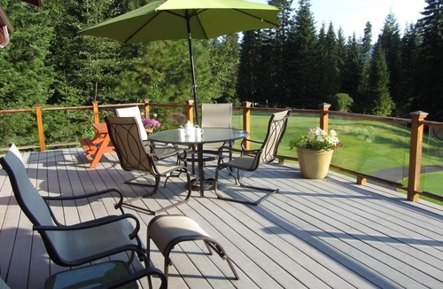 Leavenworth House | Log cabin with views and large deck. Golf! Ski!