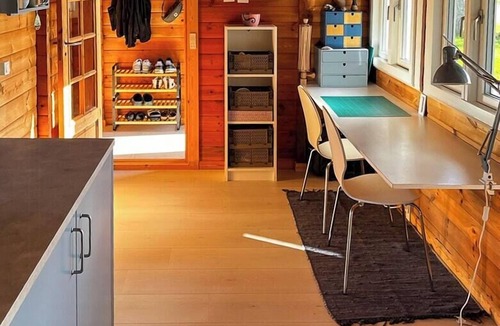 Ørsted House | Log cabin with water views near Fjellerup beach