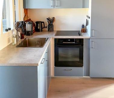 Ørsted House | Log Cabin With Water Views Near Fjellerup Beach