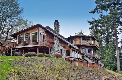Langley House | Log Castle - On the Beach, Expansive Sound/Mountain View
