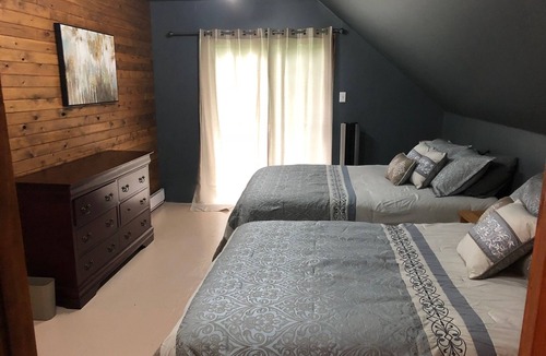 Leslie-Clapham-et-Huddersfield Ski Chalet | Log chalet at only 75 minutes from Ottaw