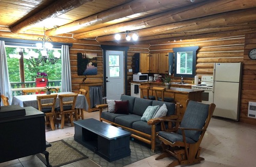 Leslie-Clapham-et-Huddersfield Ski Chalet | Log chalet at only 75 minutes from Ottaw