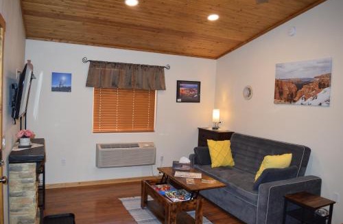 Cannonville Villa | Log Cottages at Bryce Canyon #1
