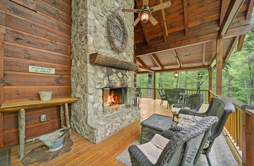 Banner Elk Cabin | Log Heaven - Romantic Luxury Log Cabin near Banner Elk With Hot Tub, Pool Table, & Fishable River!