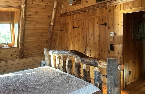 Roxbury House | Log Home in Catskill NY.