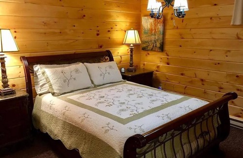 Roxbury House | Log Home in Catskill NY.