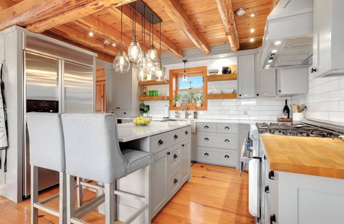 Springdale Cabin | Log Home on Beaver Lake, Big Views, Big Fun!