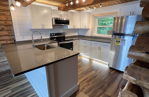 Woodgate House | Log home on White Lake: Dog Friendly!