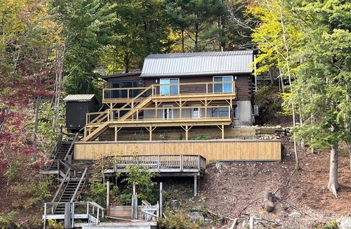 Woodgate House | Log home on White Lake: Dog Friendly!