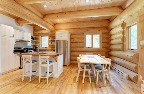 La Minerve Ski Chalet | Log Home ♥ Privacy ✦ Natural Lake ☼ Fireplace ♡ Sauna ☼ BBQ ☼ Balcony
