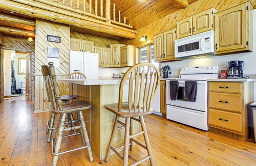 Abrams Cabin | Log Home w/Deck & Sunset Views: 19 Mi to Oconto!