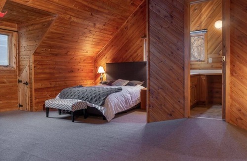 Gimli House | Log Home waterfront